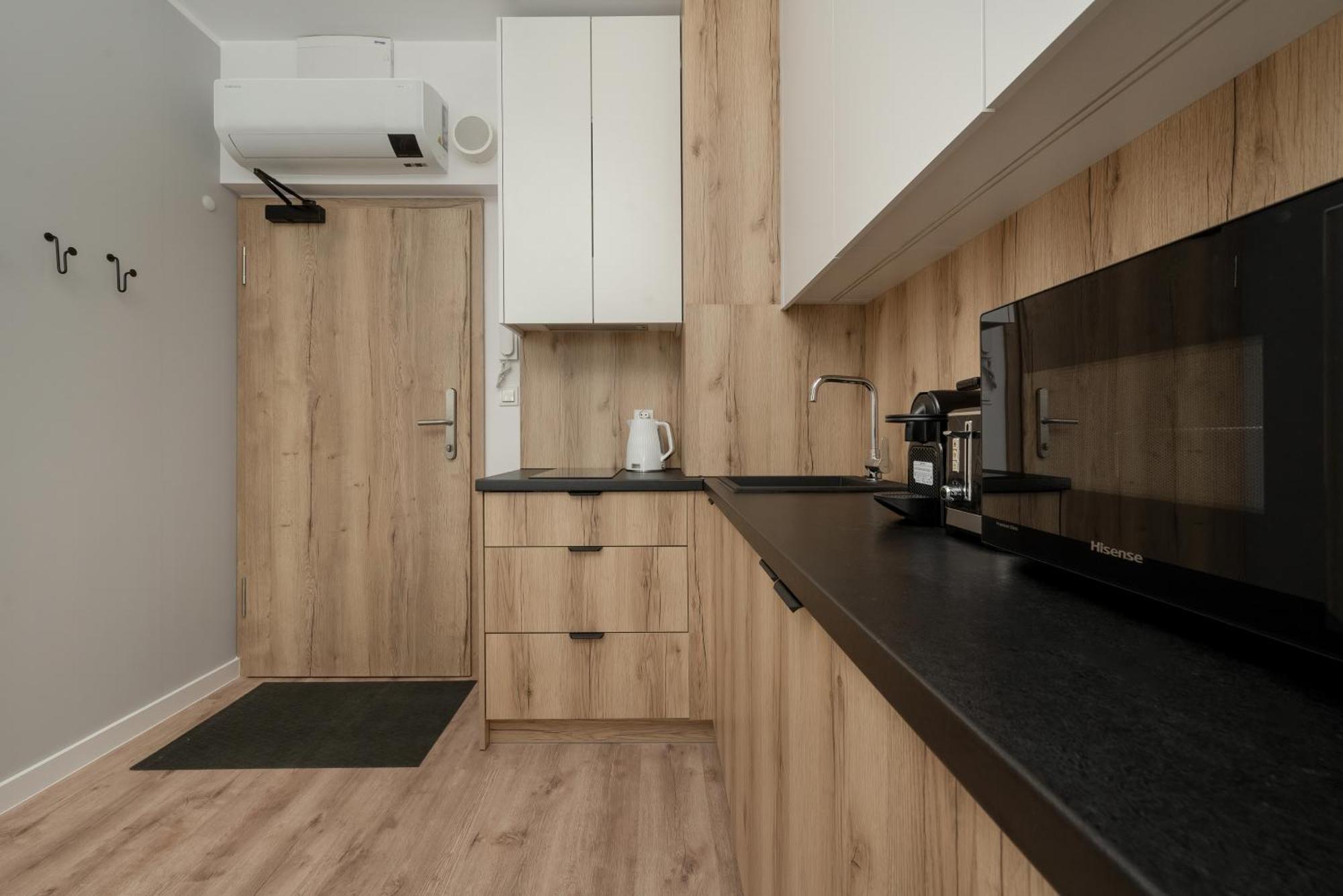 Zwycieska Z Klimatyzacja, Free Garage By Renters * Wrocław